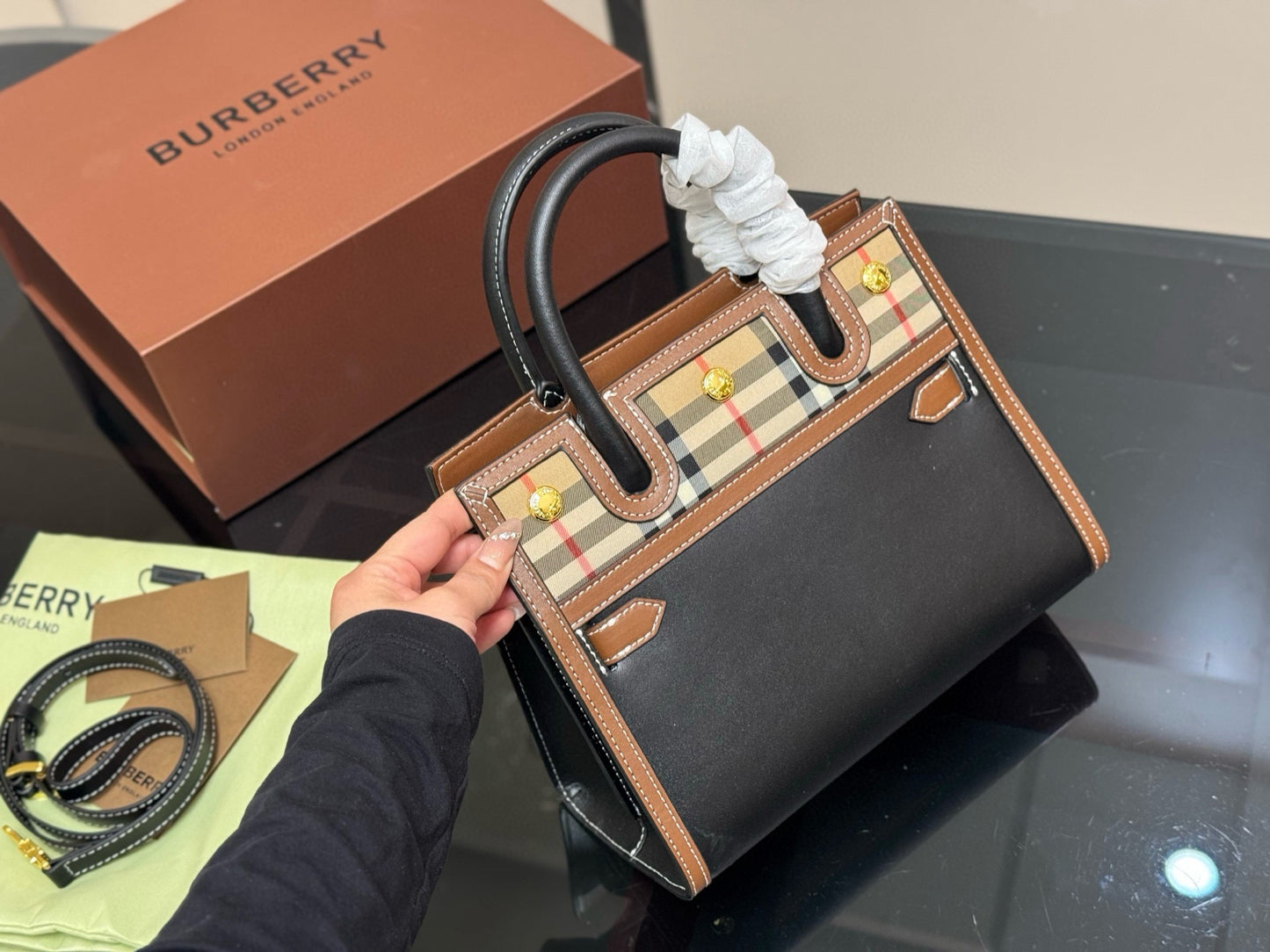 Burb*rry Handbag ( Limited Edition )