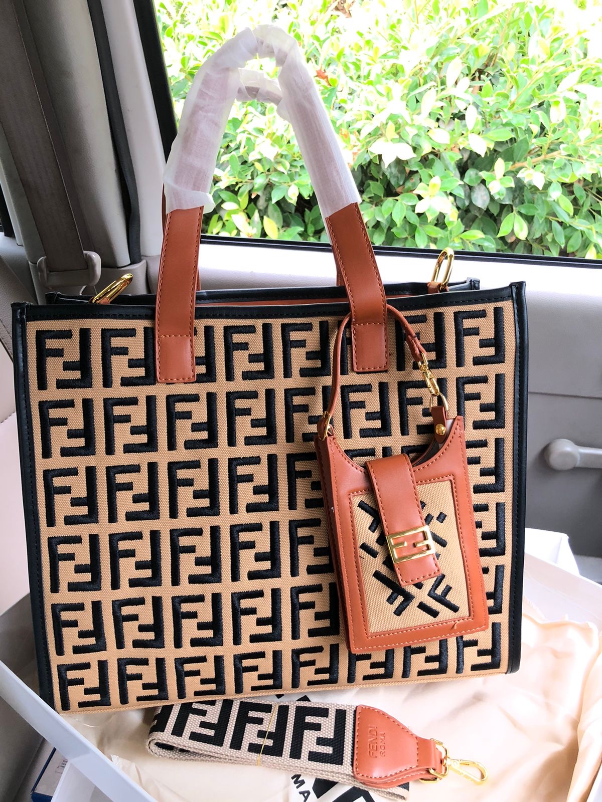 Fe*di Handbags ( 2 Colors )