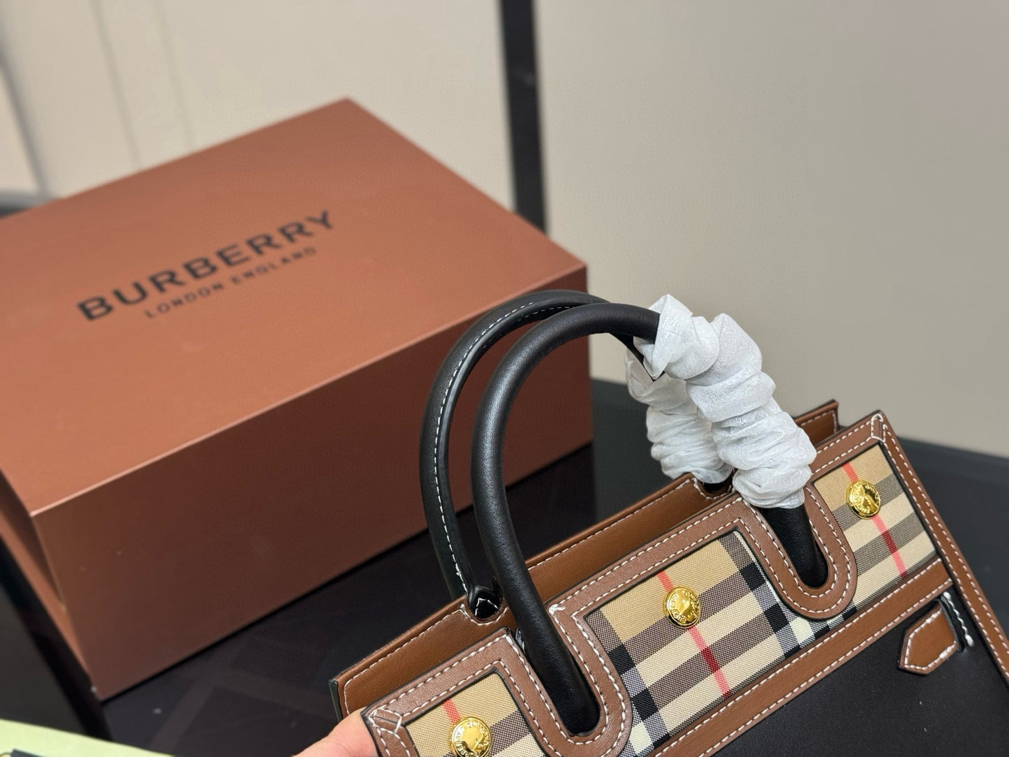 Burb*rry Handbag ( Limited Edition )