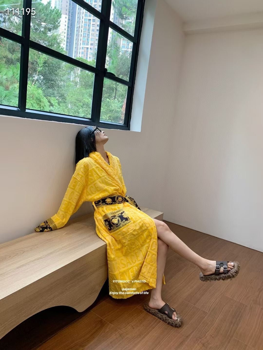 Ve*sace Bathrobe