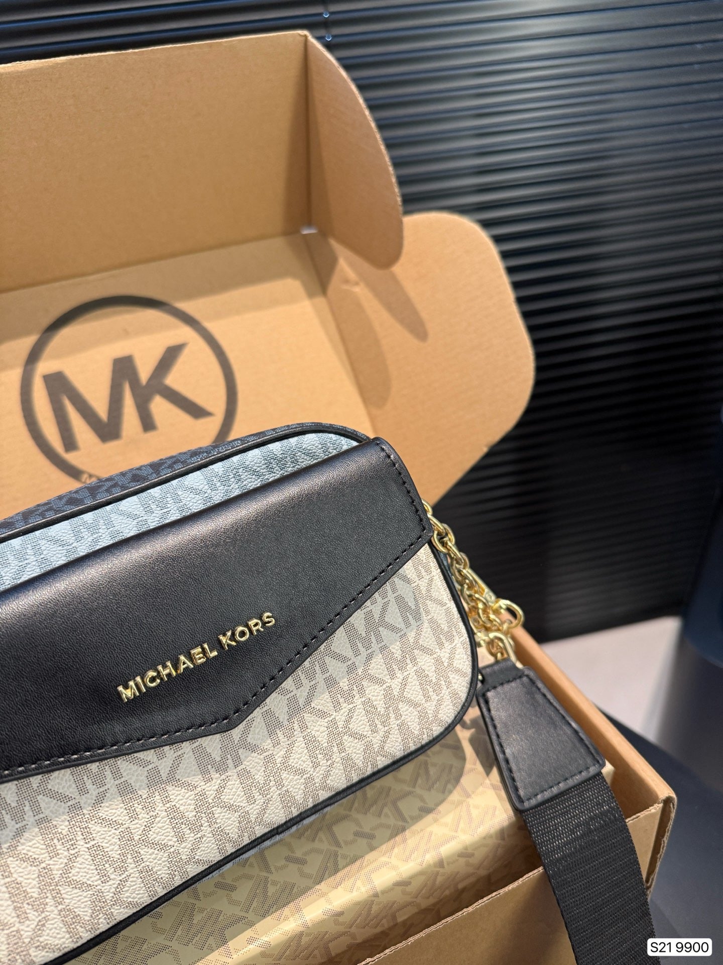 MK Cross Body Bags ( 4 Colours )