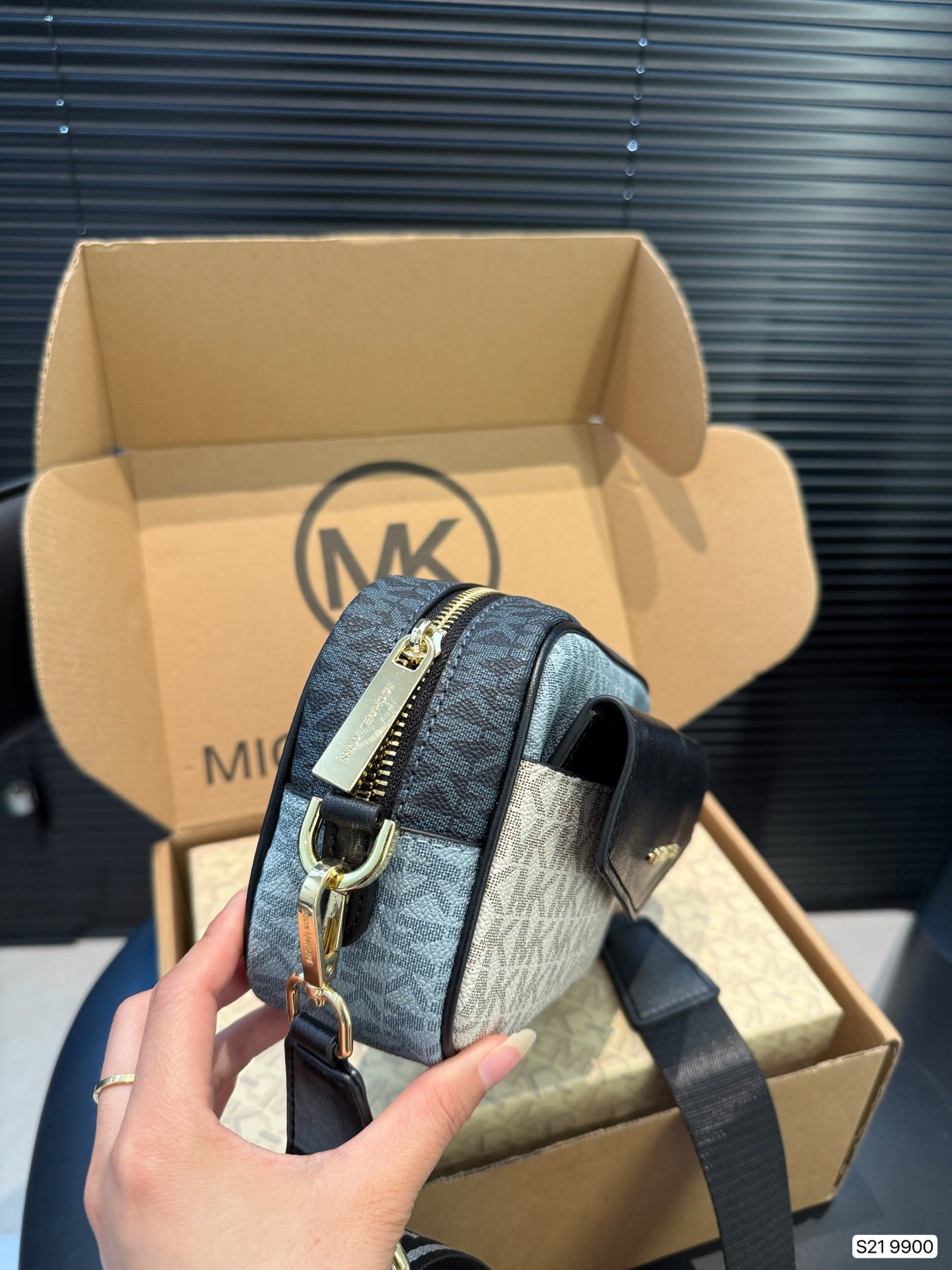 MK Cross Body Bags ( 4 Colours )
