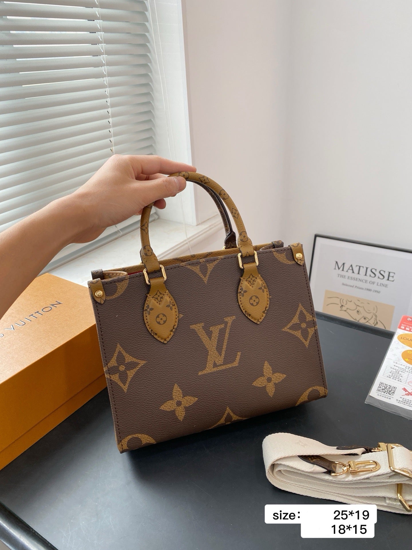 Lv Most Famous On the Go Bag ( 2 Sizes )