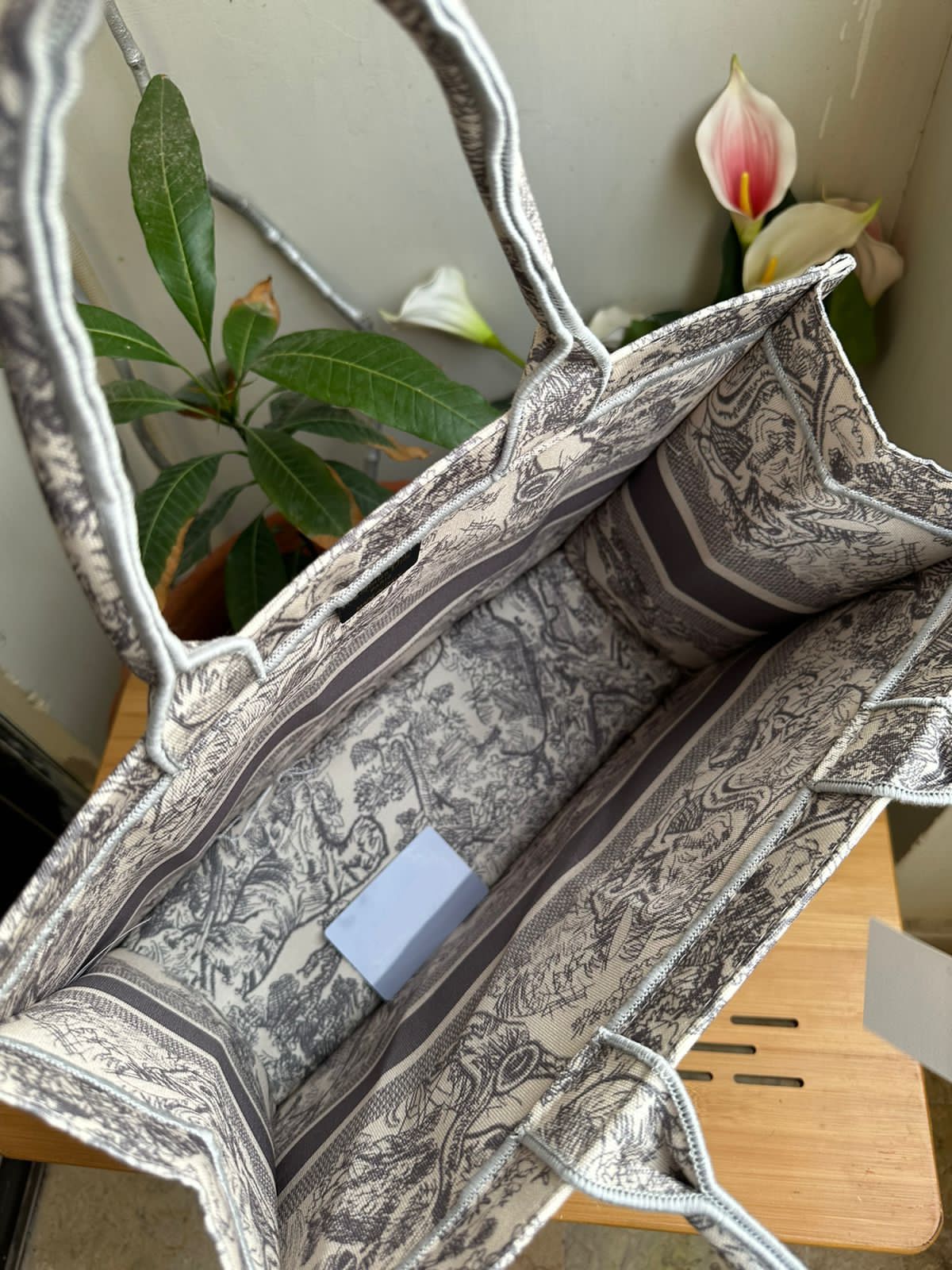 Di*r Tiger Tote Bag