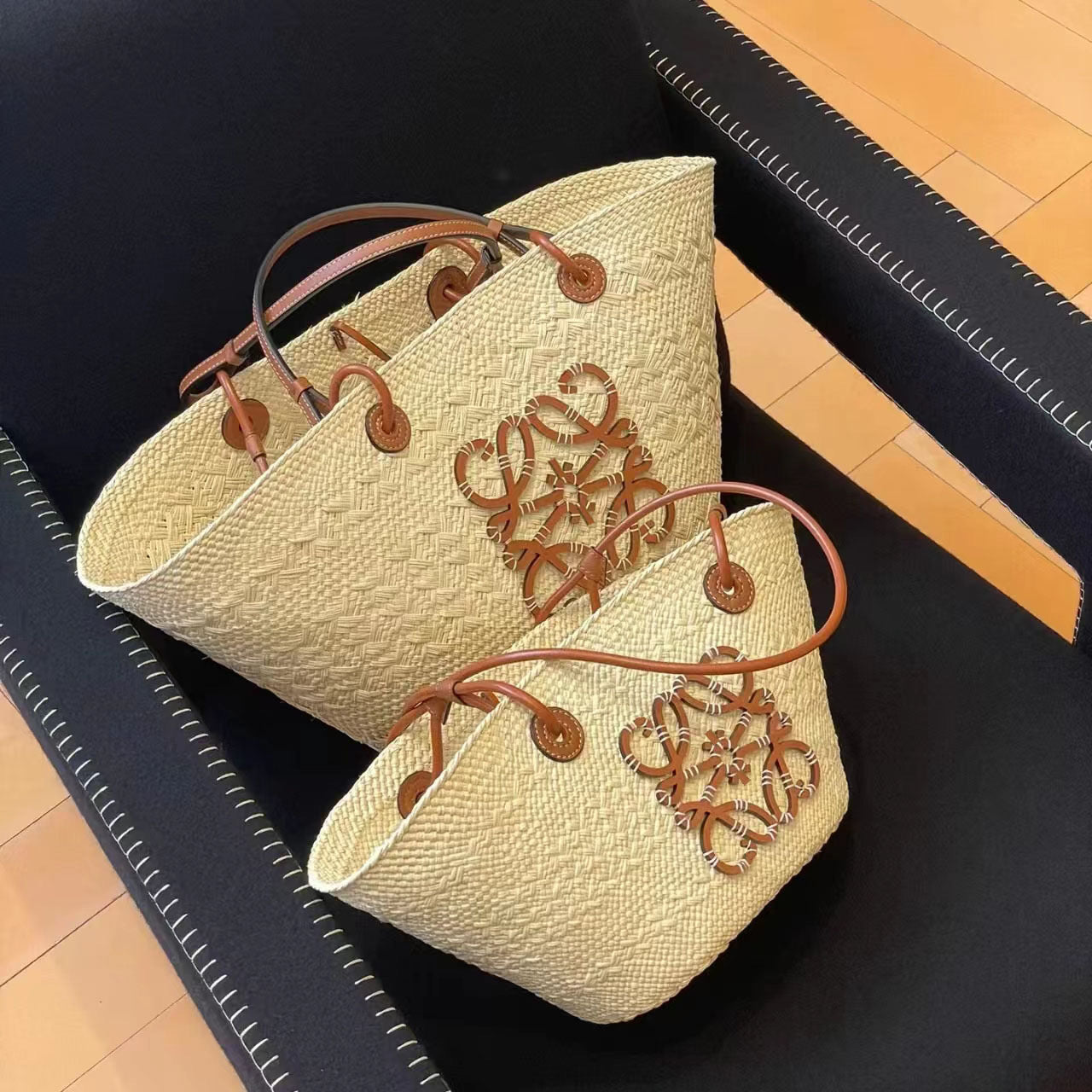 Lo*we Bucket Bag ( 2 Sizes )