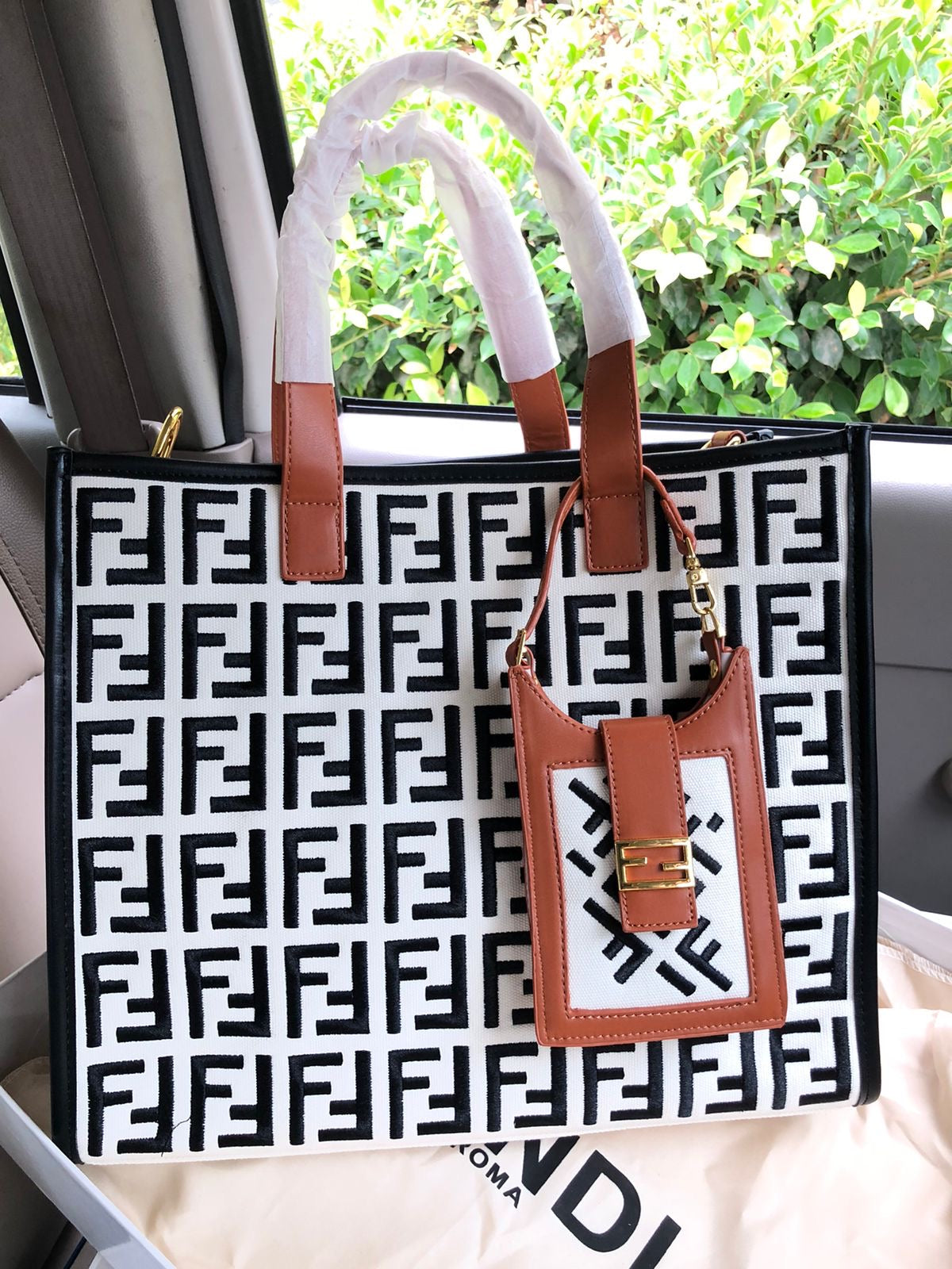 Fe*di Handbags ( 2 Colors )