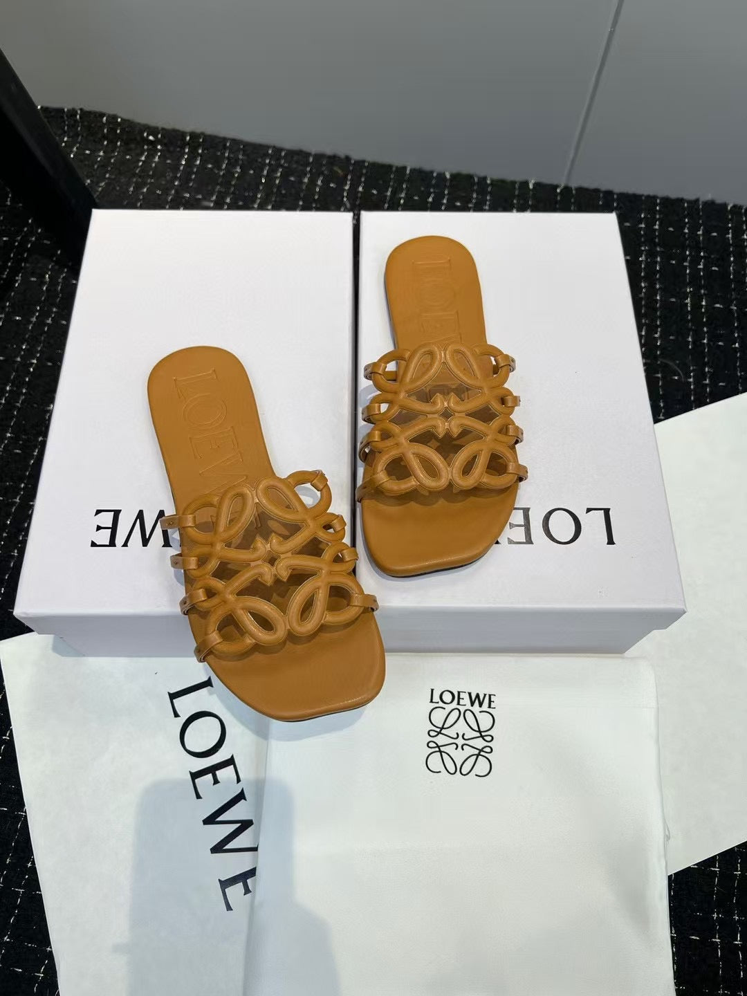 Lo*we Brown Slides