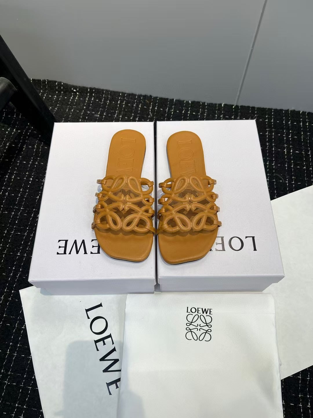 Lo*we Brown Slides