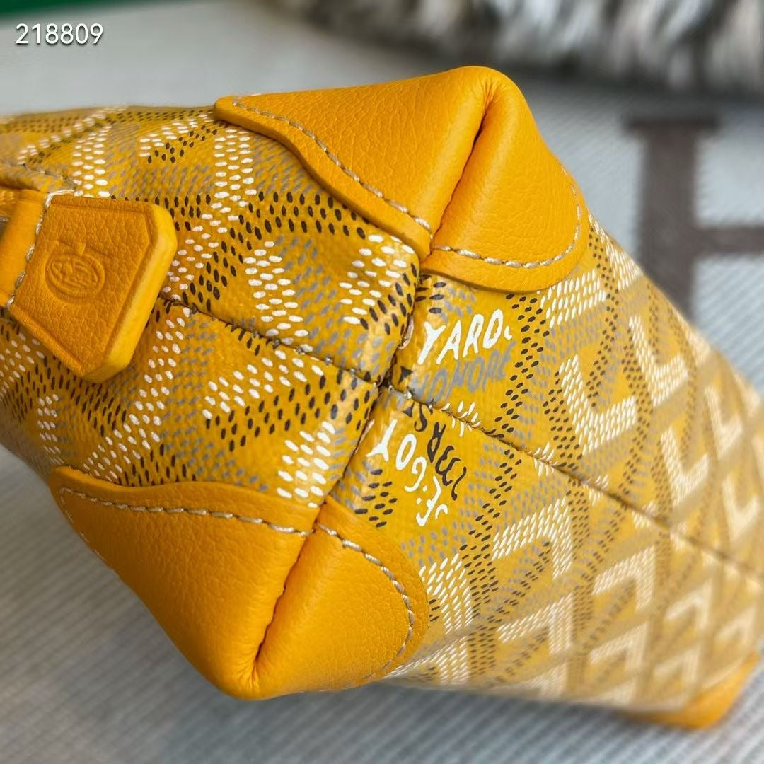 G*yard Vendome Pouch
Mini shell-shaped bag
