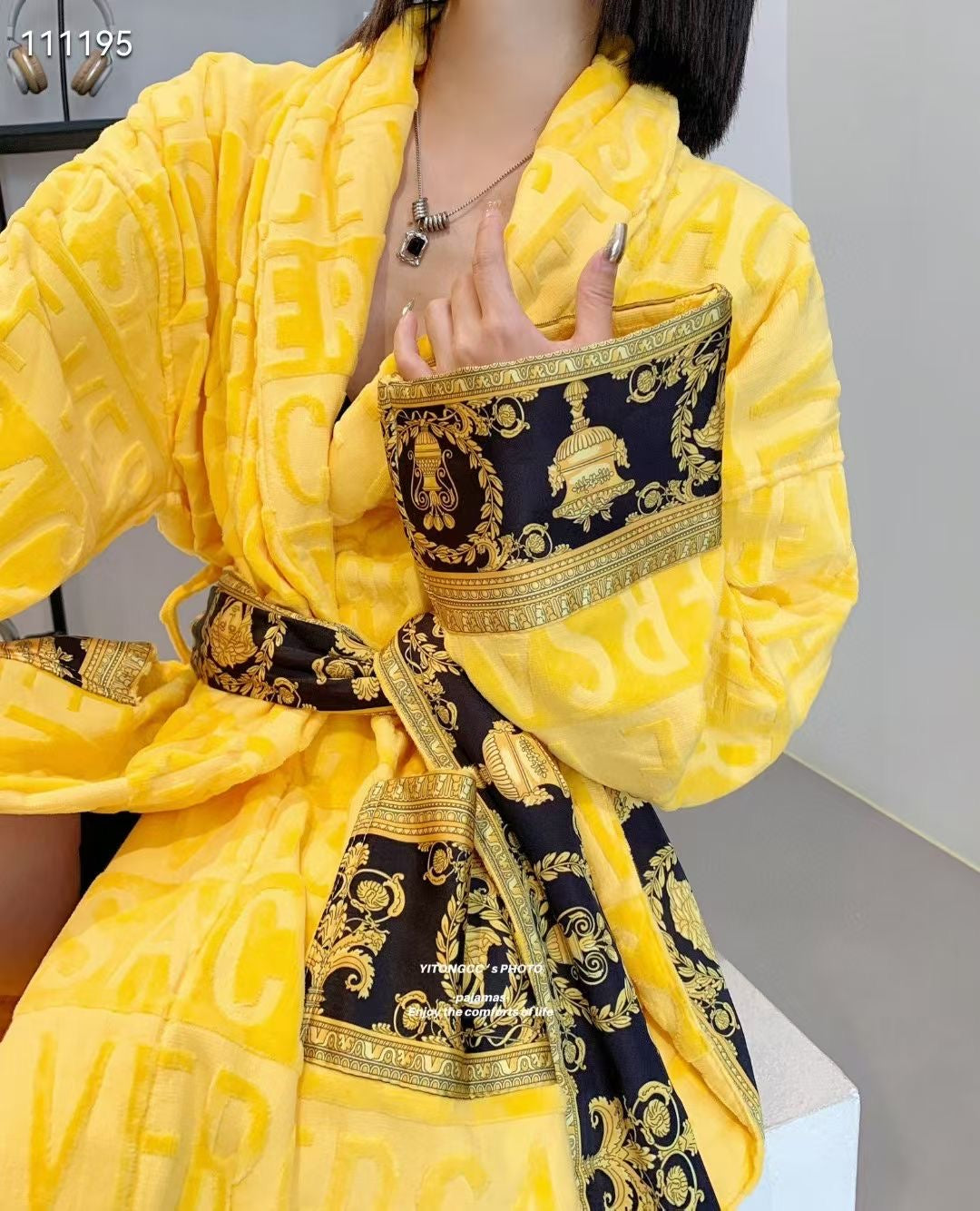 Ve*sace Bathrobe