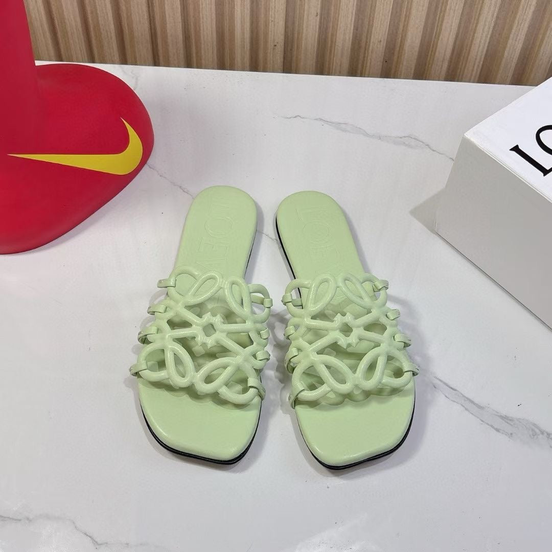 Lo*we Slippers