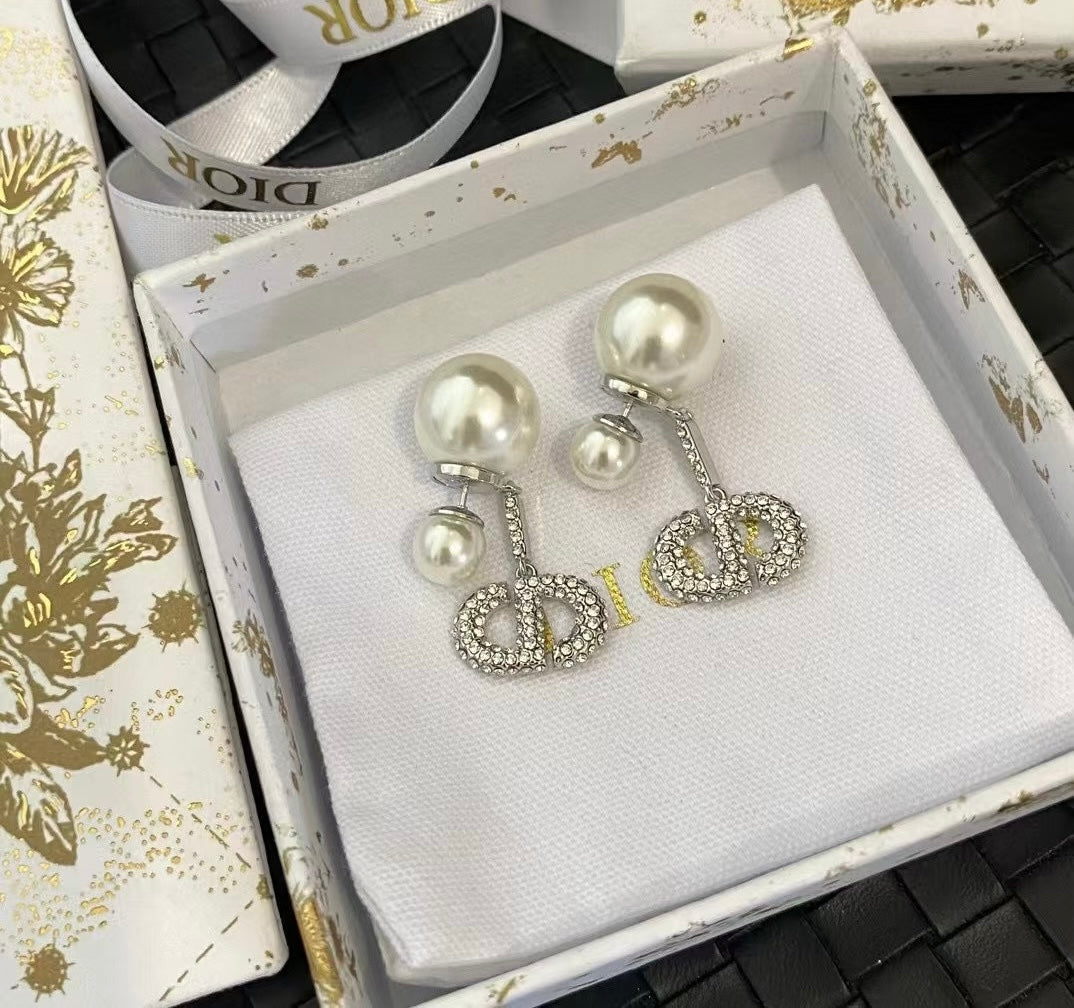 Di*r Ear-ring
