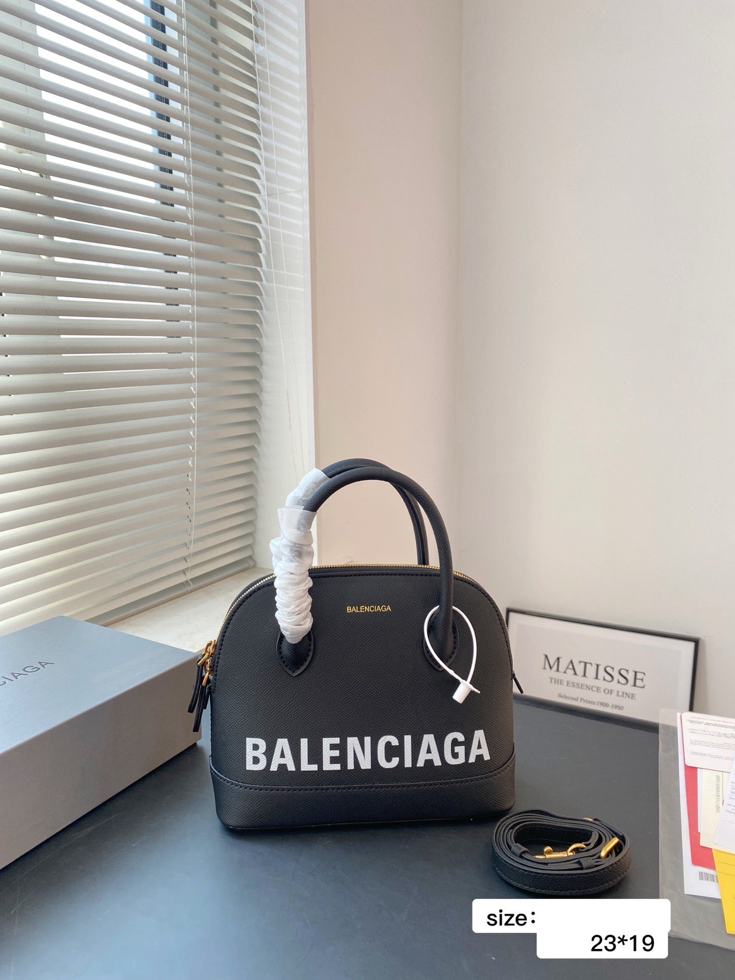 Balenc*aga Handbag
