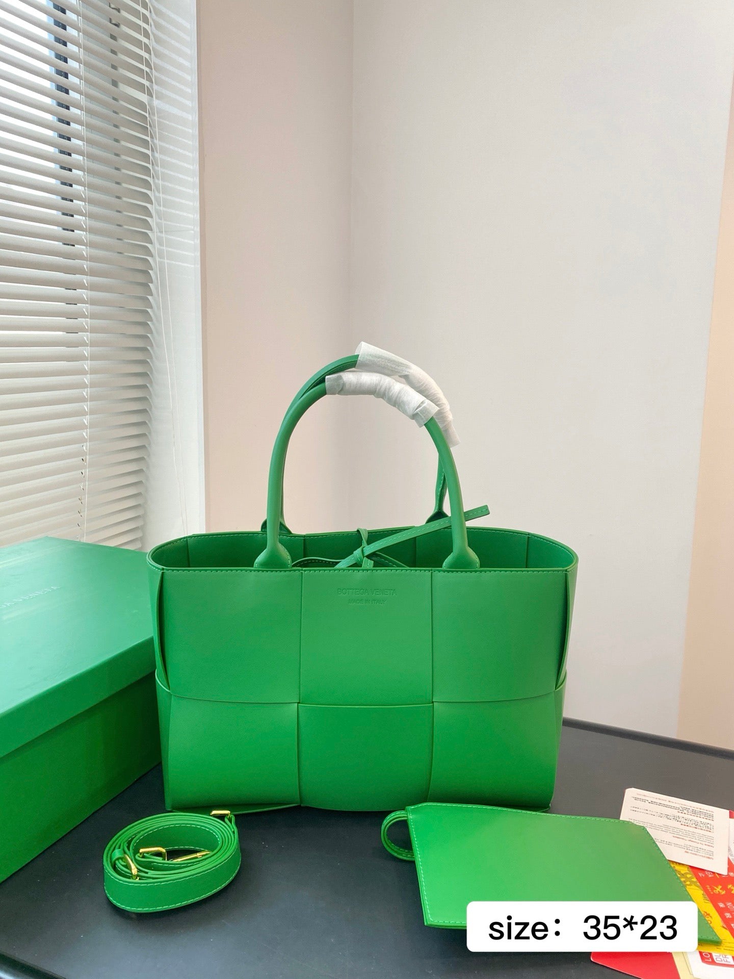 B*ttega Veneta Famous Handbag