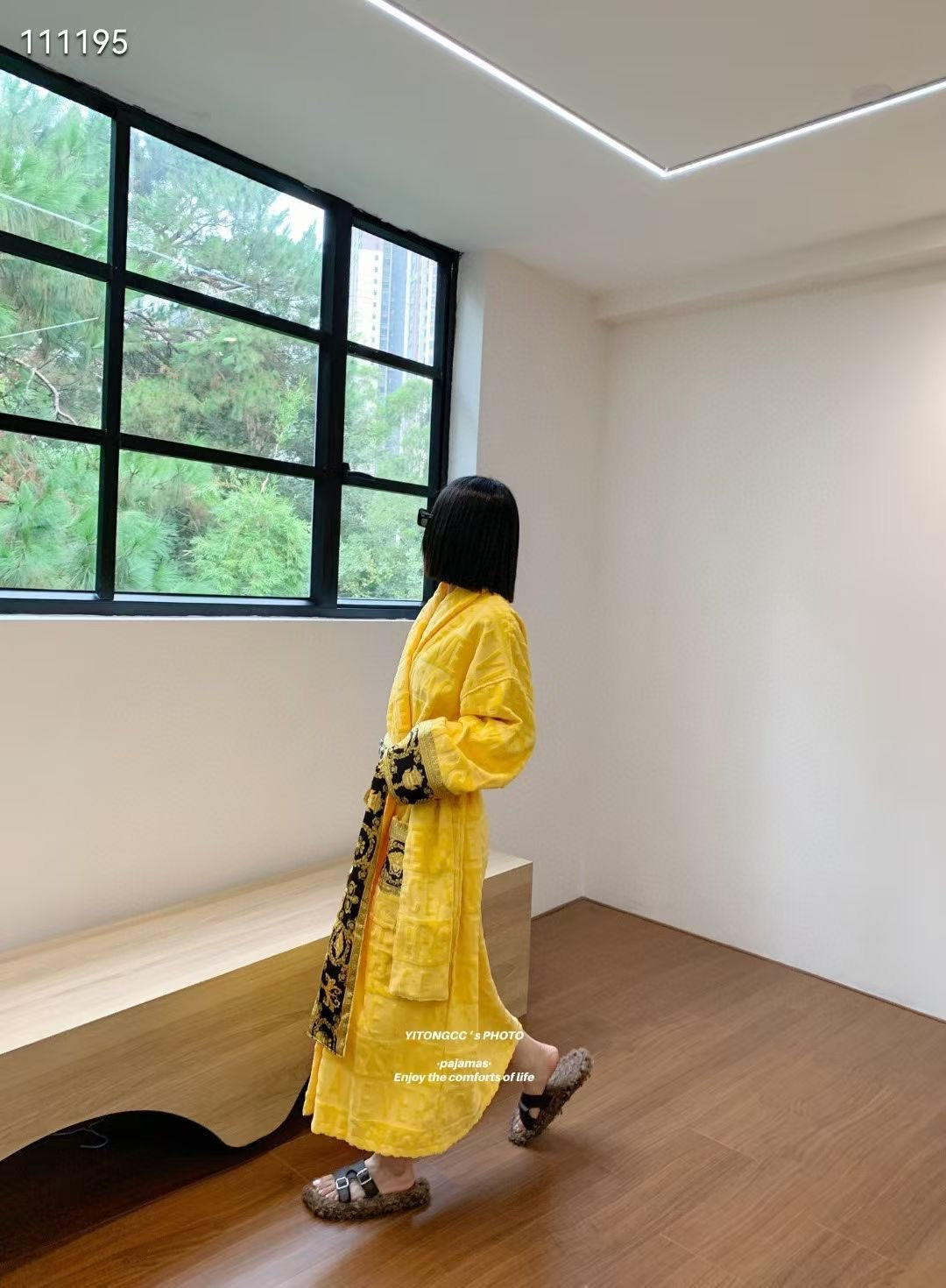 Ve*sace Bathrobe