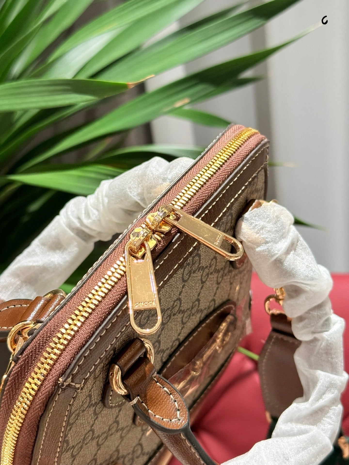 GG Smart Hand Bag