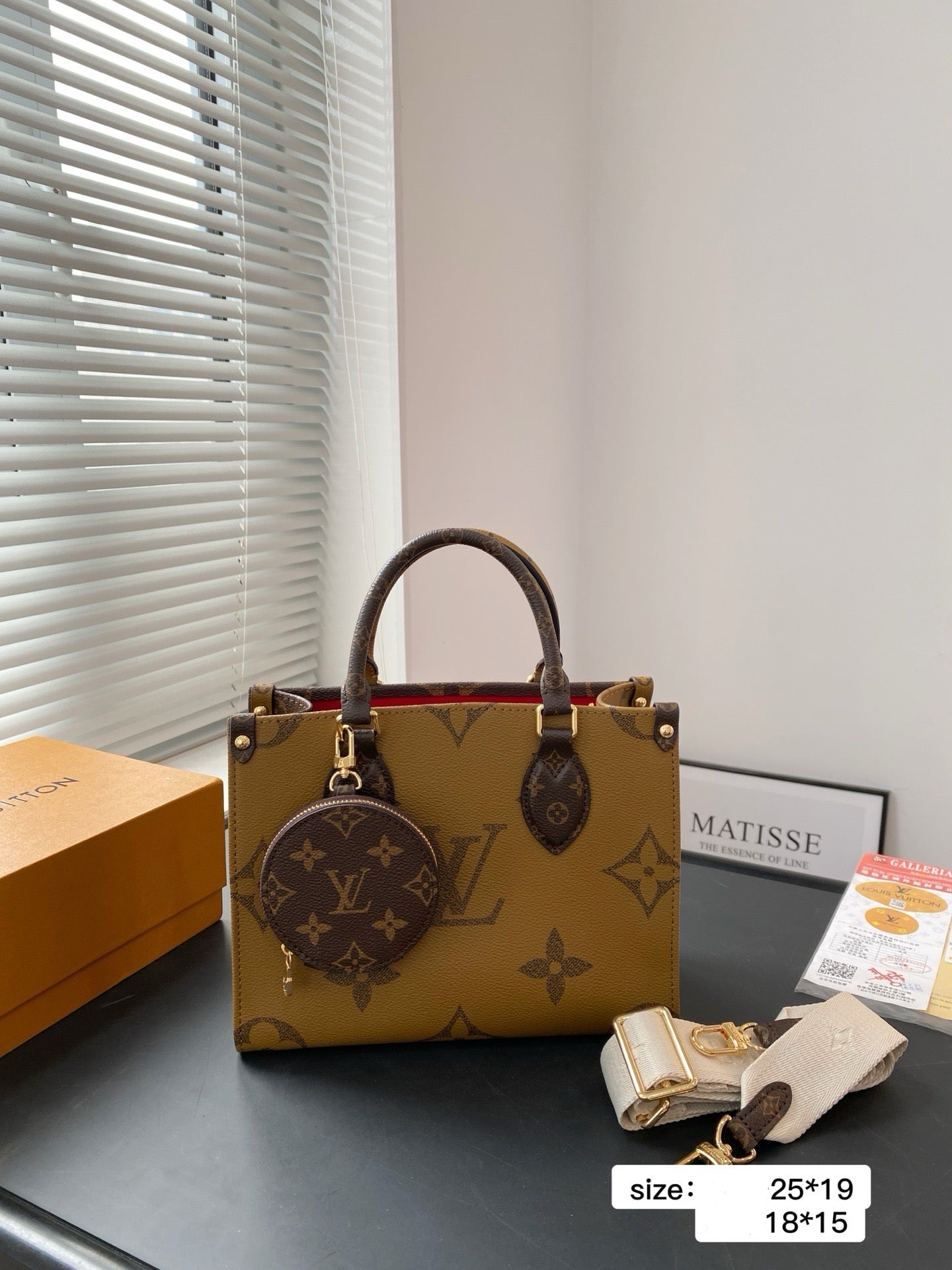 Lv Most Famous On the Go Bag ( 2 Sizes )