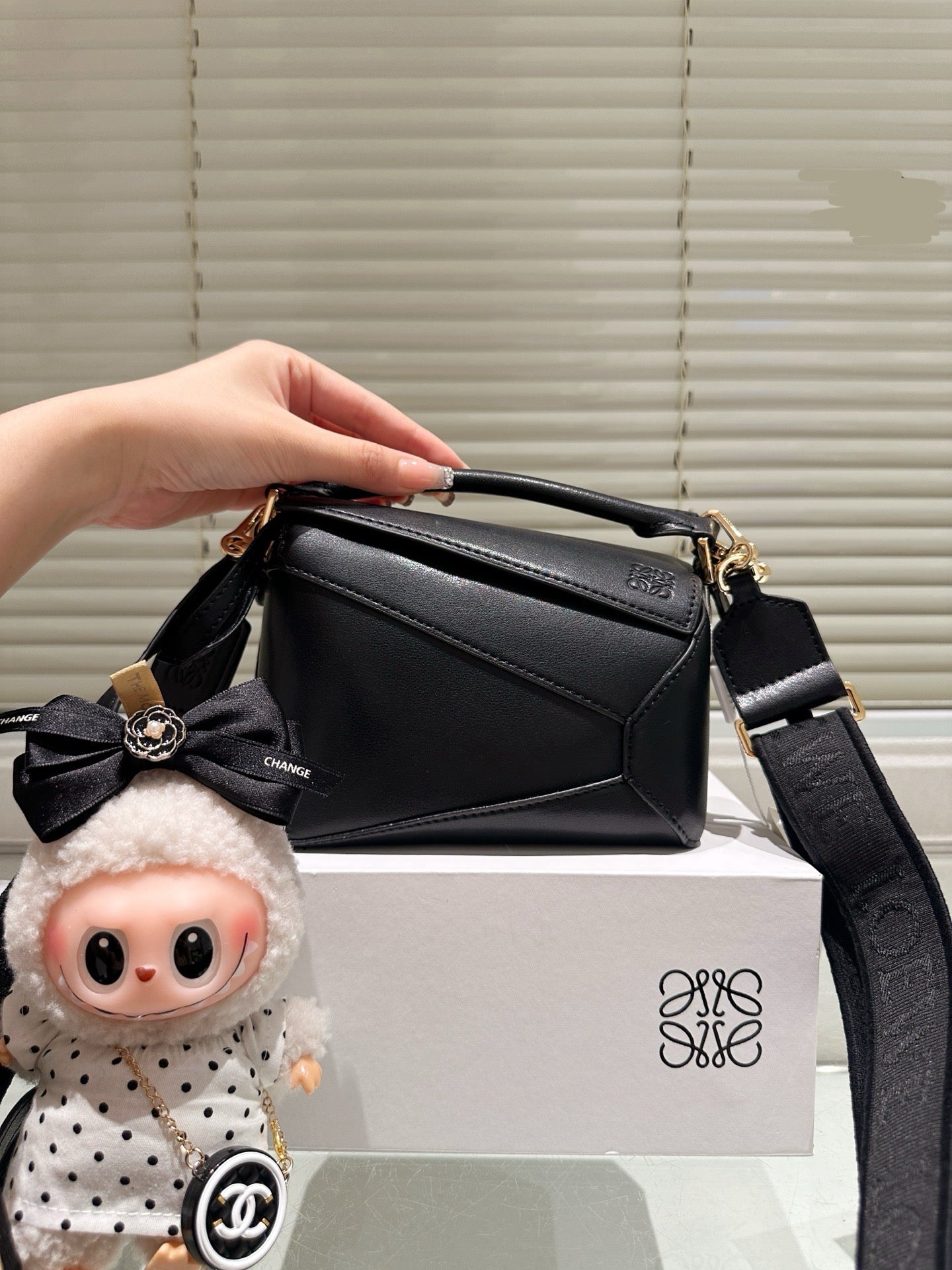 Lo*we Crossbody Bag ( 4 Colours )