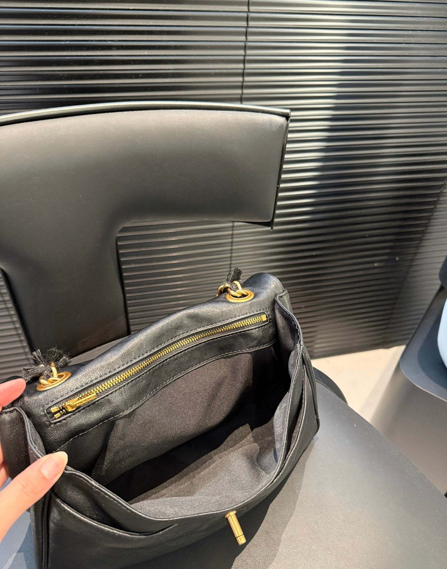 Balenc*aga Shoulder Bag