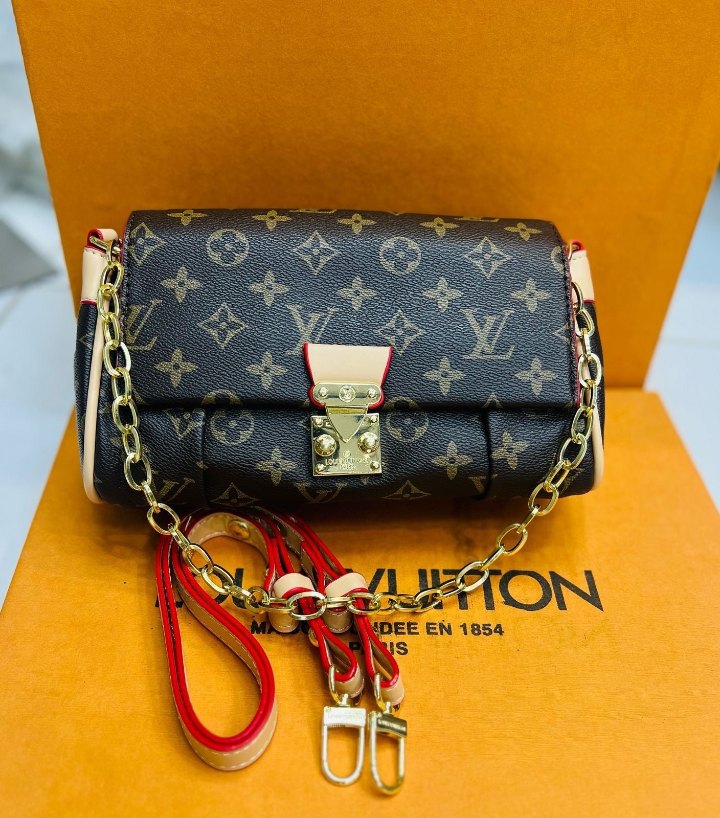 Lv Shoulder Bag ( 5 Shades )