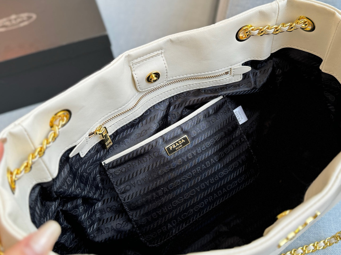 Pr*da Handbag ( 2 Colours )