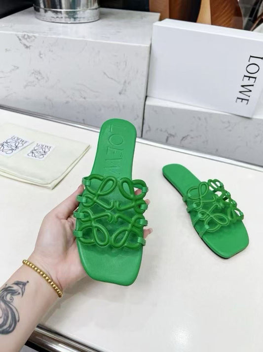 Lo*we slipper