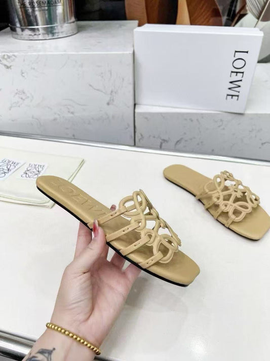 Lo*we Slipper