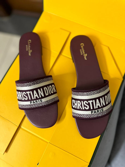Di*r Embroidery Slide