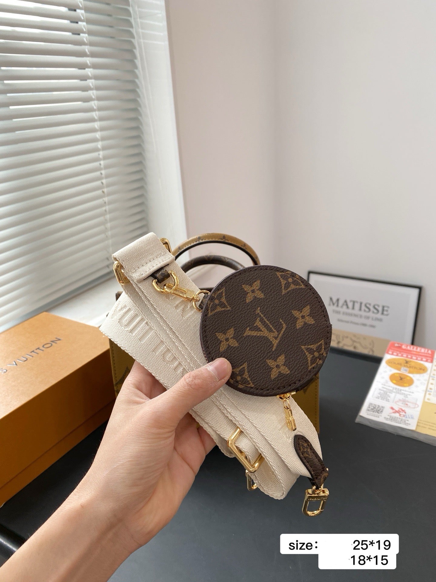 Lv Most Famous On the Go Bag ( 2 Sizes )