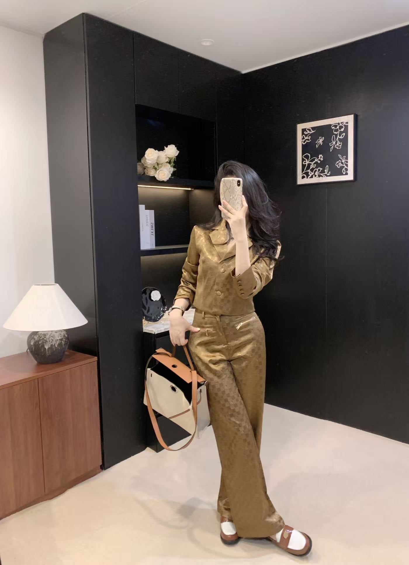 Lv Daily wear Suit ( 2 Colours )