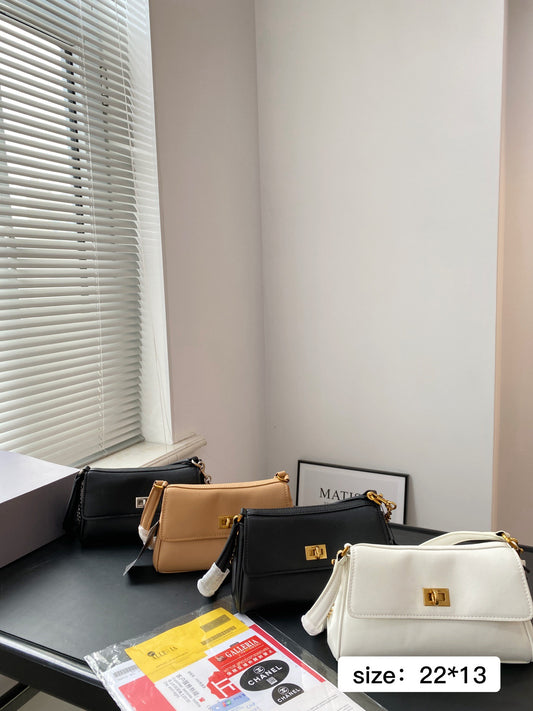Balenc*aga Handbag