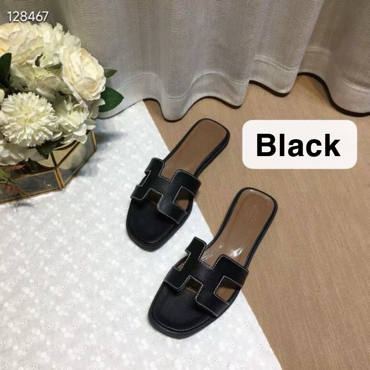 H*rmes Slipper in Black