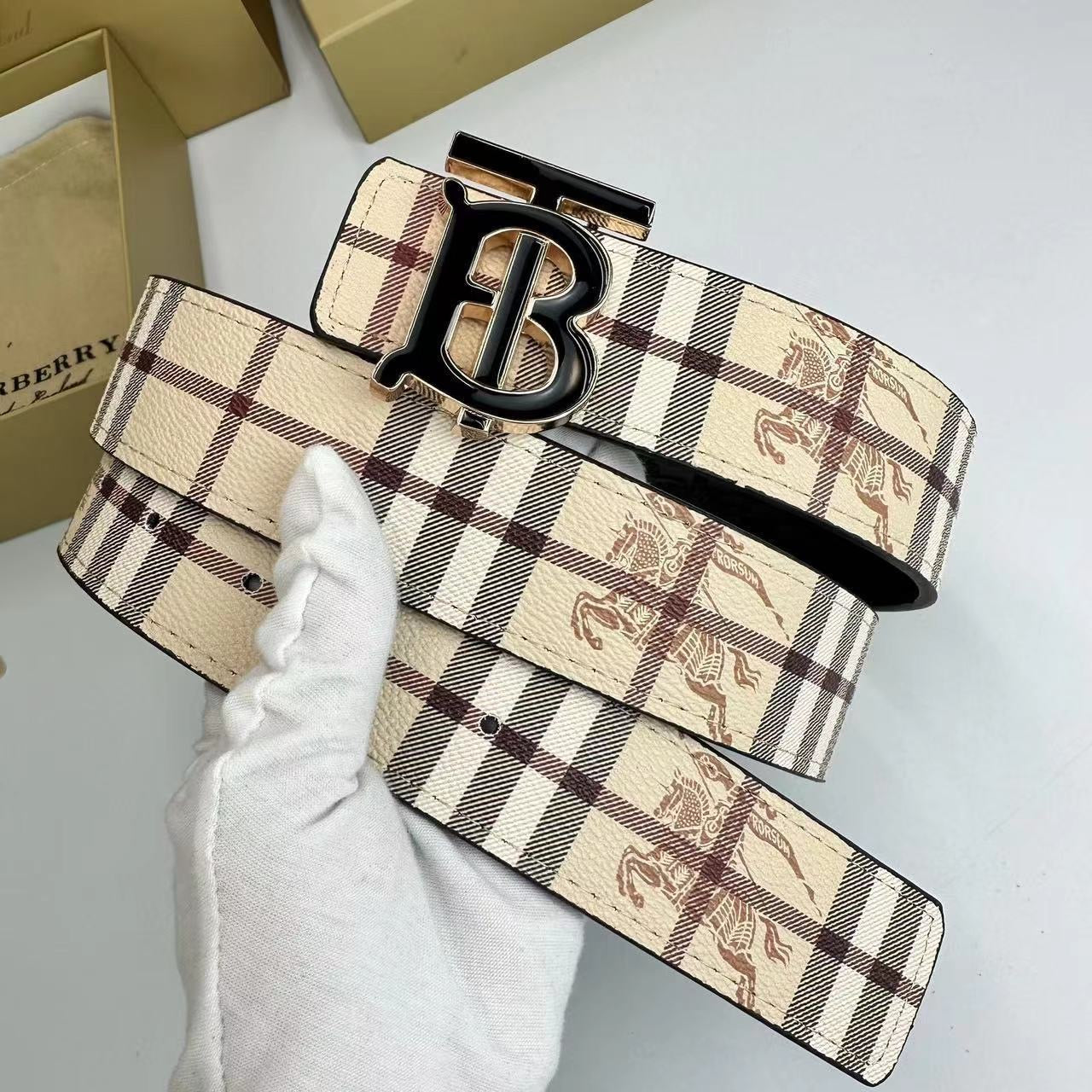 Burb*rry Belt ( 4 Buckles )