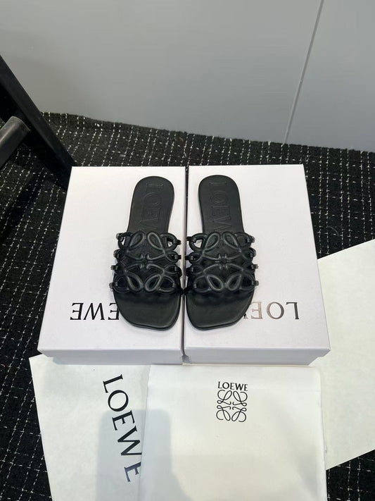 Lo*we Black Slides